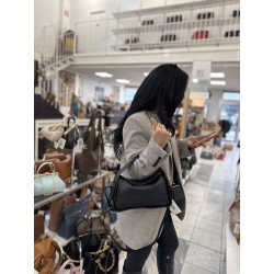 Modern Juoda odinė rankinė Modern Juoda odinė rankinė